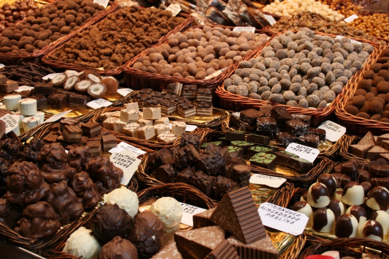 vitrine-LE CASTELLET-min_chocolates_chocolate_nibble_sweetness_fine_chocolates_gourmet_candy_brand-752083