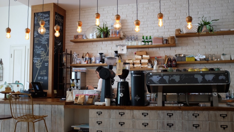 vitrine-LE CASTELLET-min_coffee_shop_light_cafe_coffee_shop-32620