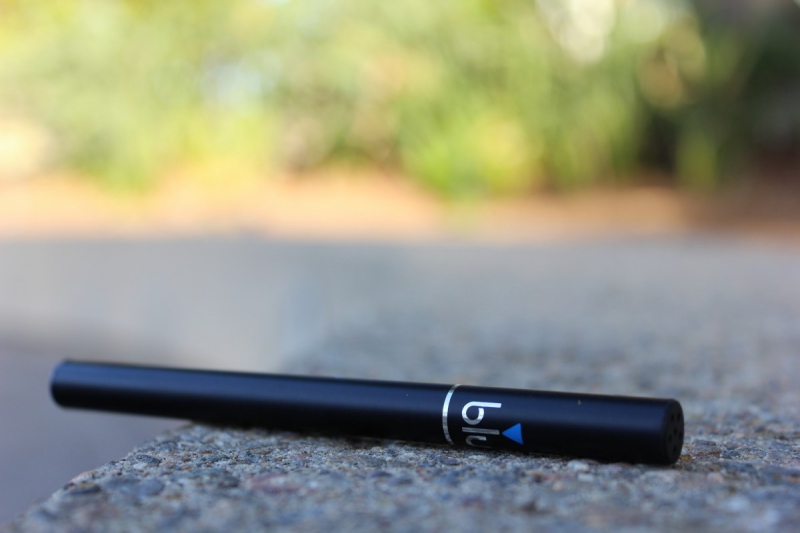 vitrine-LE CASTELLET-min_e_cigarette_vaping_blu_cigs_blu_electronic_cigarette_tobacco_cigarette_smoke-637061